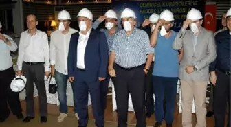 İşadamları, İş Güvenliği İçin Baret ve Maske Taktı