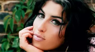 Amy Winehouse'un Heykeli Açıldı