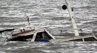 Endonezya'da Olumsuz Hava Koşulları Nedeniyle Tekne Battı: 14 Ölü