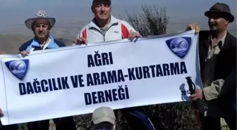 Ağrı'lı Dağcılar Kılıçgediği Zirvesinde