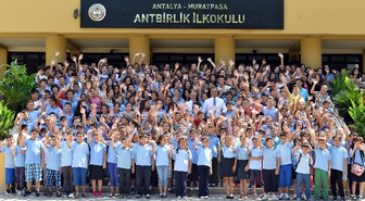 Başkan Uysal'dan Okullara Spor Salonu Müjdesi