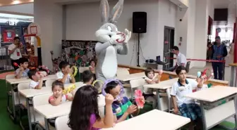 Bugs Bunny, Tazmanya Canavarı ve Silvester Forum Gaziantep'te Yüzlerce Hediye Dağıttı