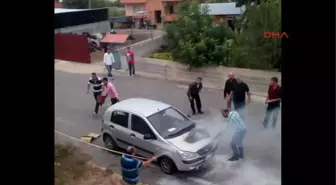 Ceyhan'da Seyir Halindeyken Alev Alan Otomobil, Vatandaşı Korkuttu