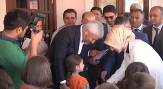 Çocuk Yuvasında kalan ilkokul öğrencilerine veli oldular -