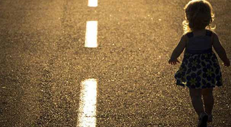 Norveçli Küçük Kız Uykusunda 4 Km Yürüdü
