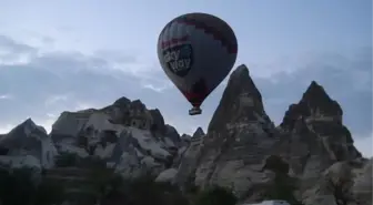 Parasız Dünya Turuna Çıkan İkili Kapadokya'da Balona Bindi