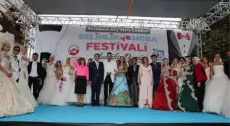 Fatih'te Renkli Gelinlik Festivali