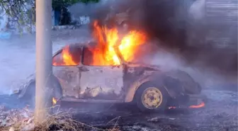 Muğla'da Çöp Bidonundan Çıkan Kıvılcımlar Otomobili Kül Etti