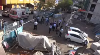 Sultanbeyli'de Fırtına Okul İnşaatının Paravanlarını Yıktı; 2 Yaralı