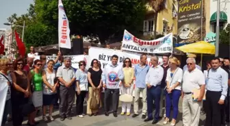 Antalya'da Öğretmen Eyleminde Türban Protestosu