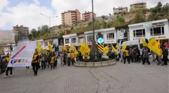 Hakkari'de Öğretmenler Bir Saat İş Bıraktı