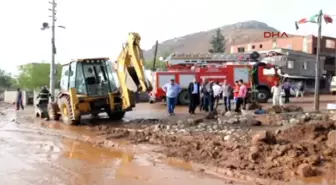 Gaziantep'te Sel: 2 Ev Çöktü, 100 Kurbanlık Telef Oldu