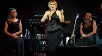 Kardeş Türküler ve Sezen Aksu'dan Mersin'de Muhteşem Konser