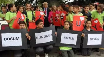 Öğrencilerden Hayırsevere Sürpriz Doğum Günü