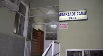 İmamın Sarığındaki Bozuk Paraları Çaldılar