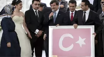 Davutoğlu ile Musul Rehinesi Arasında Duygulandıran Bayrak Sohbeti