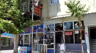 Felçli Babaları İçin Asansör Sistemi Geliştirdiler