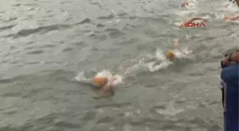 Triatlon Dünya Kupası'nda Hollandalı Maake Caelers Birinci Oldu