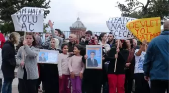 Balat'ta Protesto Yollarını Kapatan Demir Kapıyı Taşladılar