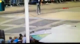 Canavar Kamyon Seyircilerin Arasına Daldı, 3 Ölü, 15 Yaralı