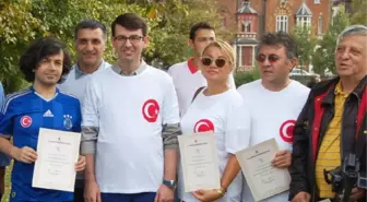 Londra'daki Türkler Sağlıklı Yaşam İçin Yürüdü