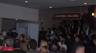 Avukata 'Polise Direnme ve Hakaret' Davası Başladı