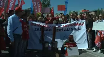 Enerji Bakanlığı Önünde Getirdikleri Tezeklerle Soba Yakıp, Zamları Protesto Ettiler -2