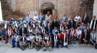 Enduro Yarışçıları Mahperi Hatun Kervansarayı'nda