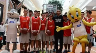 NBA Yıldızı Miniklerle Buluştu