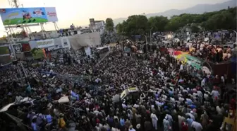 Pakistan'da Mitingde İzdiham: 7 Ölü, 40 Yaralı
