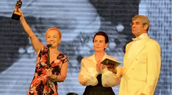 Bu Ödülü Atatürk İçin Alıyorum