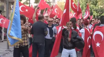 İzmir'de Bayrak Yürüyüşü