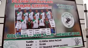 Kadın Voleybolculara Bıllboard Şoku