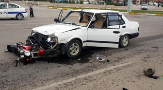 Otomobille Çarpışan Motosikletin Sürücüsü Öğretmen Ağır Yaralandı