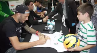 Bursasporlu Futbolcular Taraftarla Buluştu
