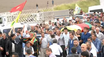 Öldürülen Kürtçe Gazete Dağıtıcısı Toprağa Verildi