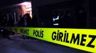 Öfkeli Baba, Borç İsteyen Üvey Oğlu ile Eşini Öldürdü