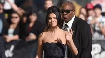 Selena Gomez'in Yırtmacı Nefes Kesti