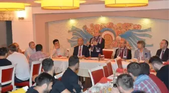 Vali Çakacak, Mersin İdmanyurdu'lu Futbolcular ile Yemekte Buluştu