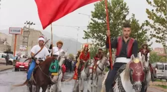 Amatör Spor Haftası'nda Kılıçlı, Oklu ve Kalkanlı Sporcular Dikkat Çekti