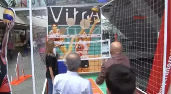 Eczacıbaşı Vitra, Yeni Sezon Kadrosu ile Voleybolseverlerle Buluştu