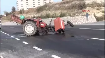 Çanakkale Otomobille Çarpışan Traktör İkiye Bölündü