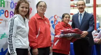 Uşak'ta Amatör Sporculara Destek