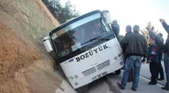 Bilecik'te Meydana Gelen Trafik Kazasında 21 Kişi Ölümden Döndü