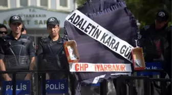 Diyarbakır'da CHP'nin Çelengine Polis Engeli