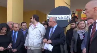 CHP Kocaeli'de Adliye Önüne Siyah Çelenk Bıraktı