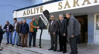 Tunceli,Elazığ ve Bingöl'de CHP'den Adliyelere Siyah Çelenk