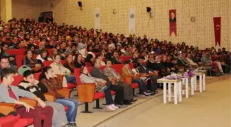 Benimle Delirir Misin? 7 Aralık Üniversitesi'nde Sahnelendi