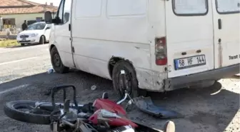 Kamyonetin Çarptığı Motosiklet Sürücüsü Ağır Yaralandı