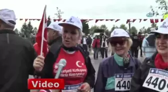 Binlerce Vatandaş, Yağmur Altında Cumhuriyet İçin Koştu